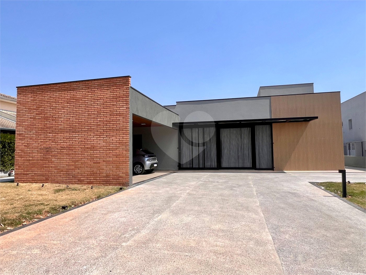 Casa à venda com 3 quartos, sendo 2 suítes, no condomínio Terras de Mont Serrat, Salto - SP