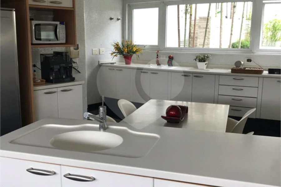 Casa à venda com 4 quartos, sendo 8 suítes, no condomínio Residencial Jd. Ibiratiba, São Paulo - SP