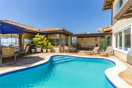 Casa em condomínio à venda com 6 quartos, sendo 5 suítes,  em Praia Rasa, Armação dos Búzios, RJ