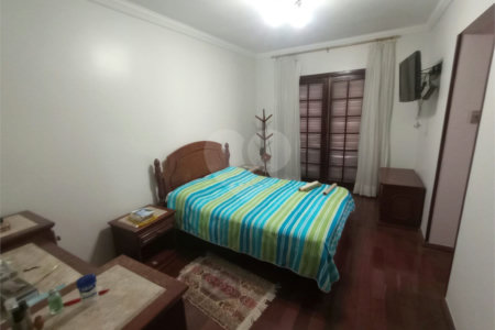 Sobrado à venda com 4 quartos, sendo 1 suíte, em Vila Macedópolis, São Paulo, SP