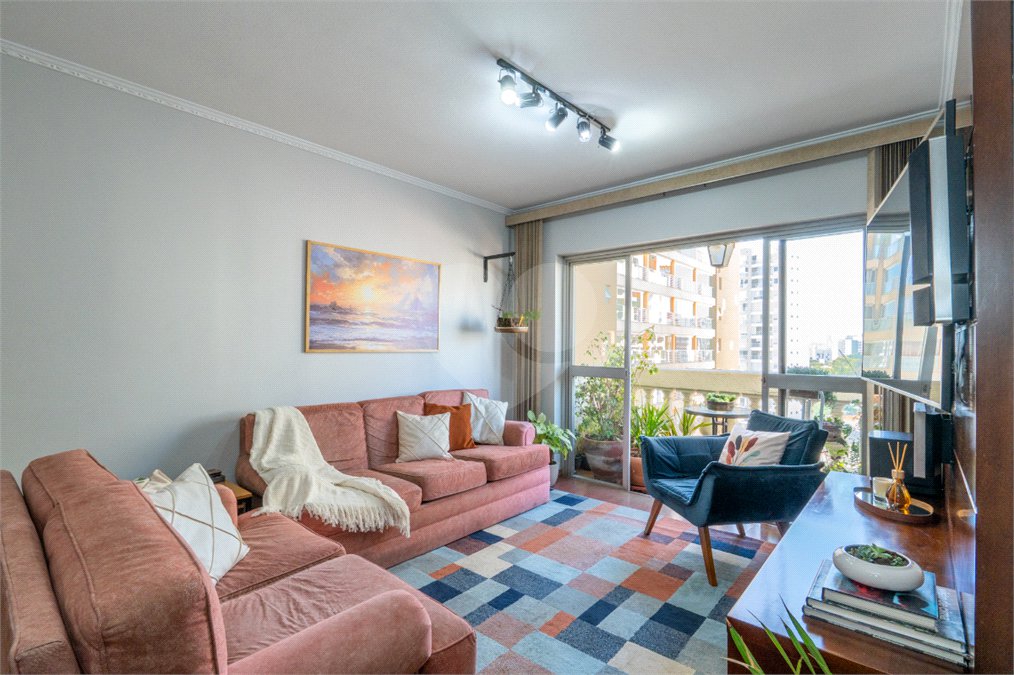 Apartamento à venda com 3 quartos, sendo 1 suíte, em Campo Belo, São Paulo, SP