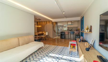 Apartamento à venda com 3 quartos, sendo 1 suíte,  em Moema, São Paulo, SP