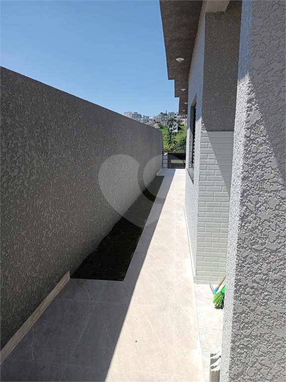 Casa à venda com 3 quartos, sendo 1 suíte, no condomínio Residencial Jardins da Catalunha, Atibaia - SP