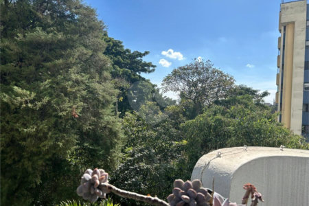 Apartamento à venda com 3 quartos em Vila Suzana, São Paulo, SP