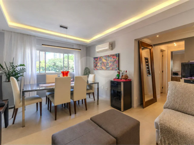 Apartamento à venda com 2 quartos, sendo 1 suíte,  em Vila Olímpia, São Paulo, SP