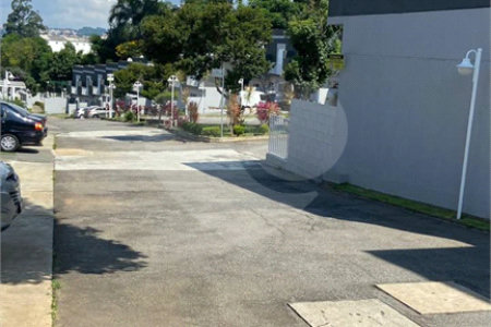 Casa à venda com 2 quartos no condomínio Carvalho Lagares, Poá - SP