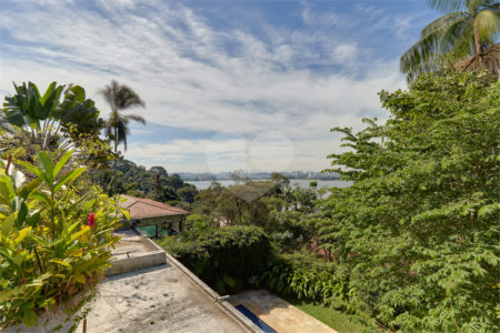 Casa à venda com 3 quartos, sendo 1 suíte, em Guarapiranga, São Paulo, SP
