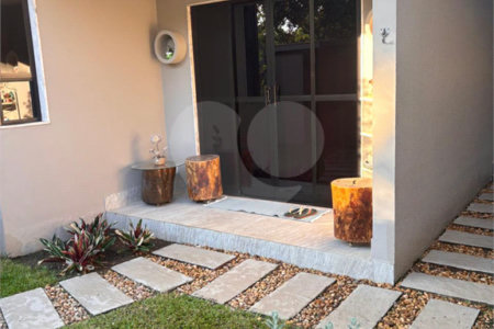 Casa à venda com 3 quartos, sendo 2 suítes, no condomínio Recanto das Palmeiras, Rio de Janeiro - RJ
