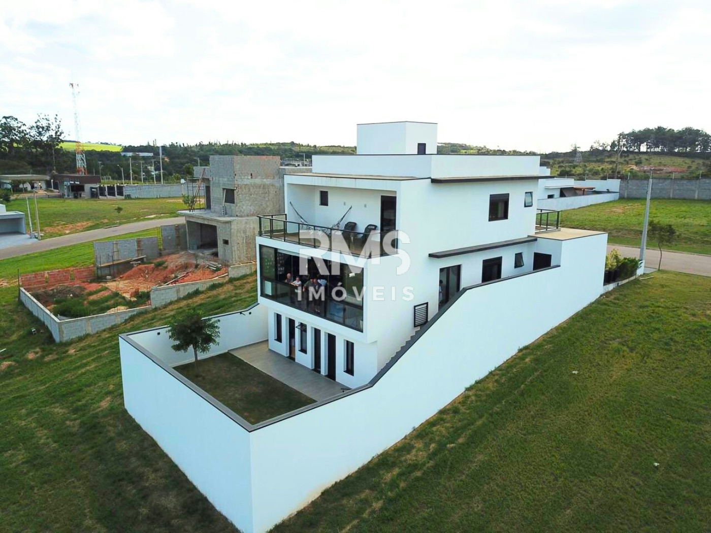 Casa à venda ou para alugar com 4 quartos, sendo 3 suítes,  em Pinheirinho Ii, Itu, SP