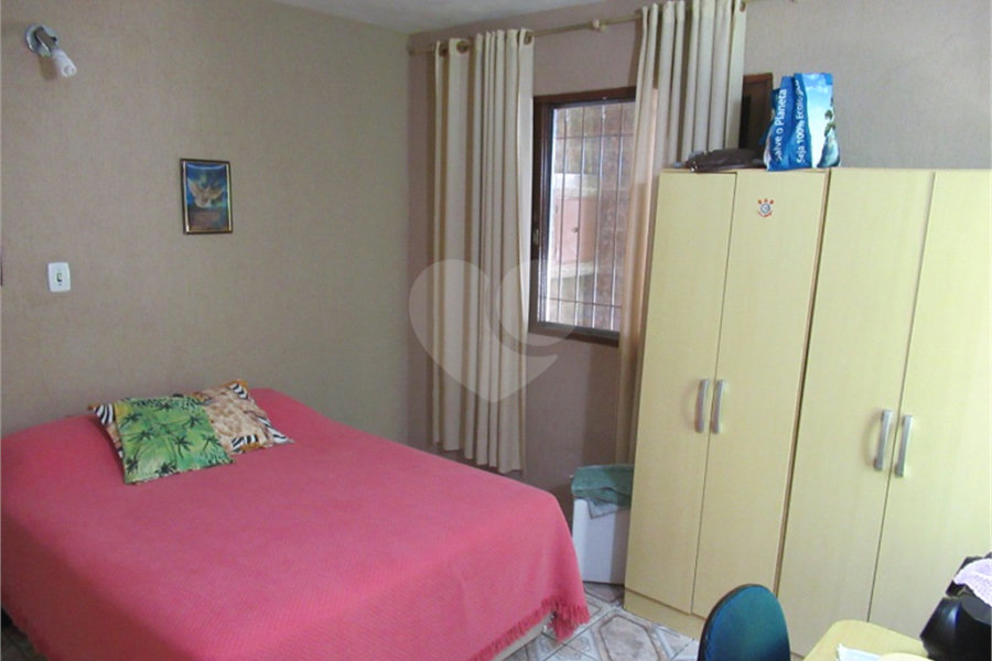 Sobrado à venda com 4 quartos em Horto, São Paulo, SP