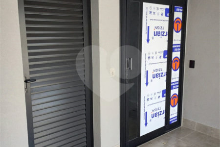 Casa à venda com 3 quartos, sendo 1 suíte,  no condomínio Madre Maria Vilac, Valinhos - SP