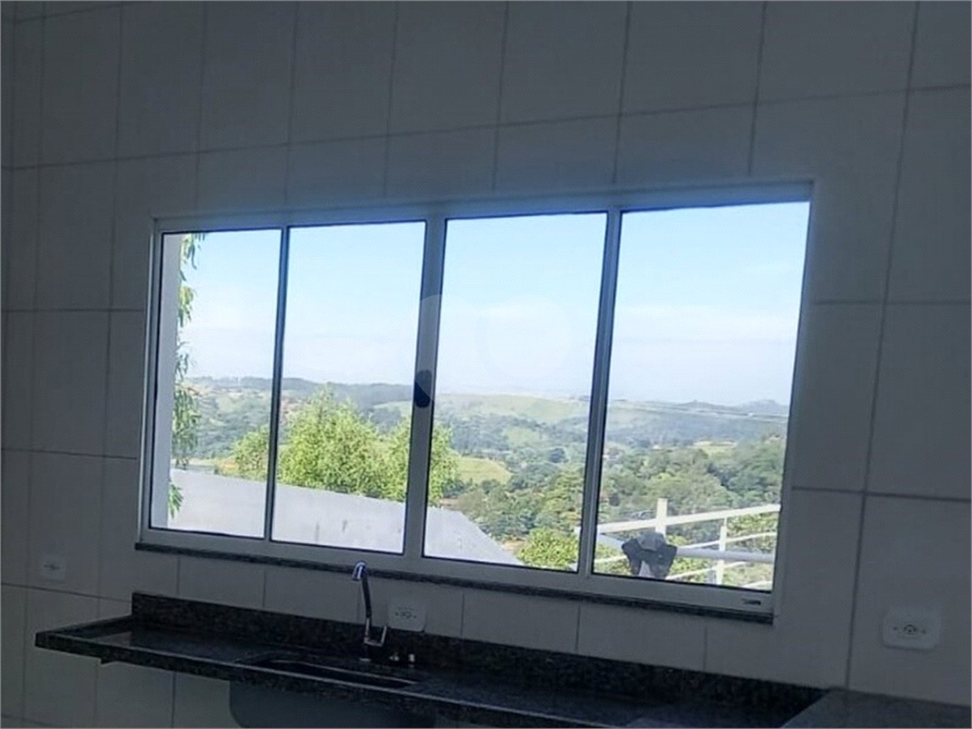Casa à venda com 4 quartos, sendo 2 suítes,  no condomínio Jardim Imperador, Igaratá - SP