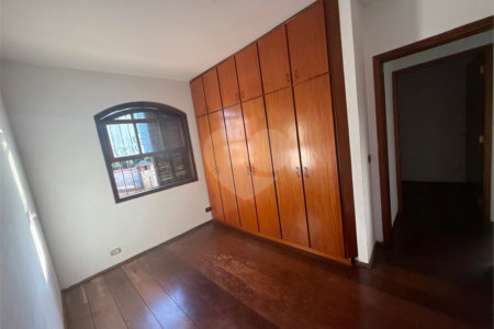 Sobrado à venda com 3 quartos, sendo 1 suíte,  em Vila Santo Antônio, São Paulo, SP