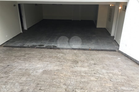 Casa à venda com 4 quartos, sendo 2 suítes, no condomínio Residencial Morumbi, São Paulo - SP