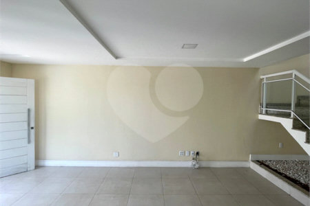 Casa à venda com 3 quartos, sendo 1 suíte, no condomínio Residencial Green Ville, Rio de Janeiro - RJ