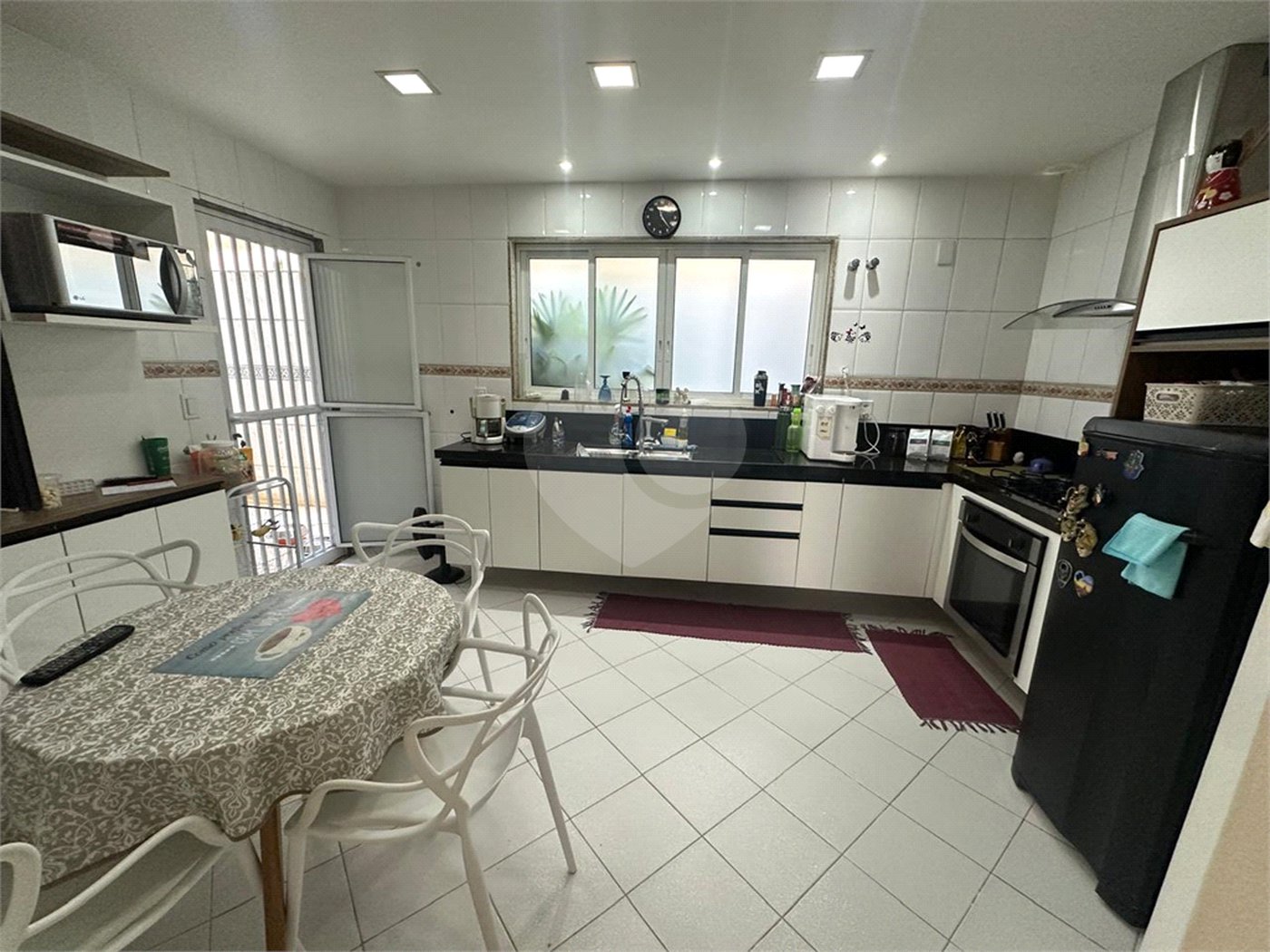 Casa à venda com 4 quartos, sendo 3 suítes, no condomínio Jardins de Florença, Rio de Janeiro - RJ