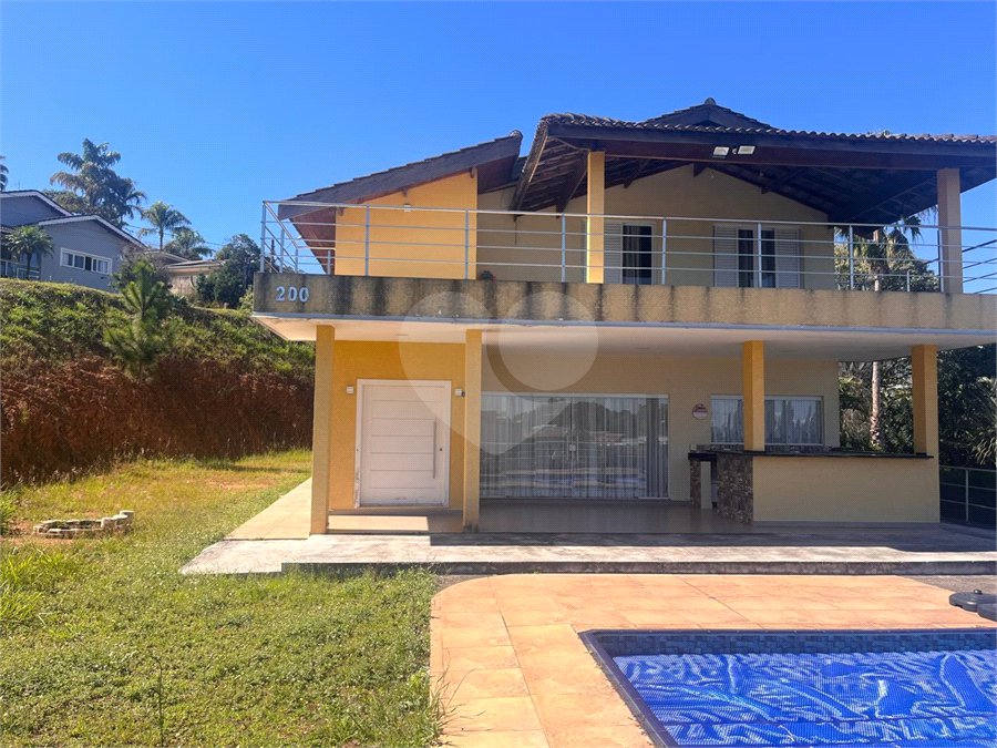 Casa à venda ou para alugar com 3 suítes no condomínio Serra da Estrela, Atibaia - SP