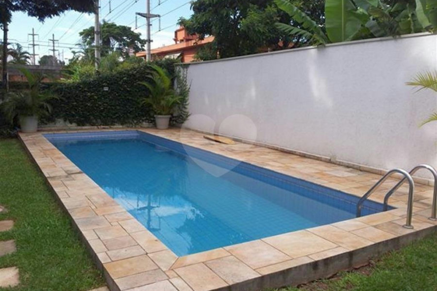 Sobrado à venda com 5 quartos, sendo 2 suítes, em Butantã, São Paulo, SP