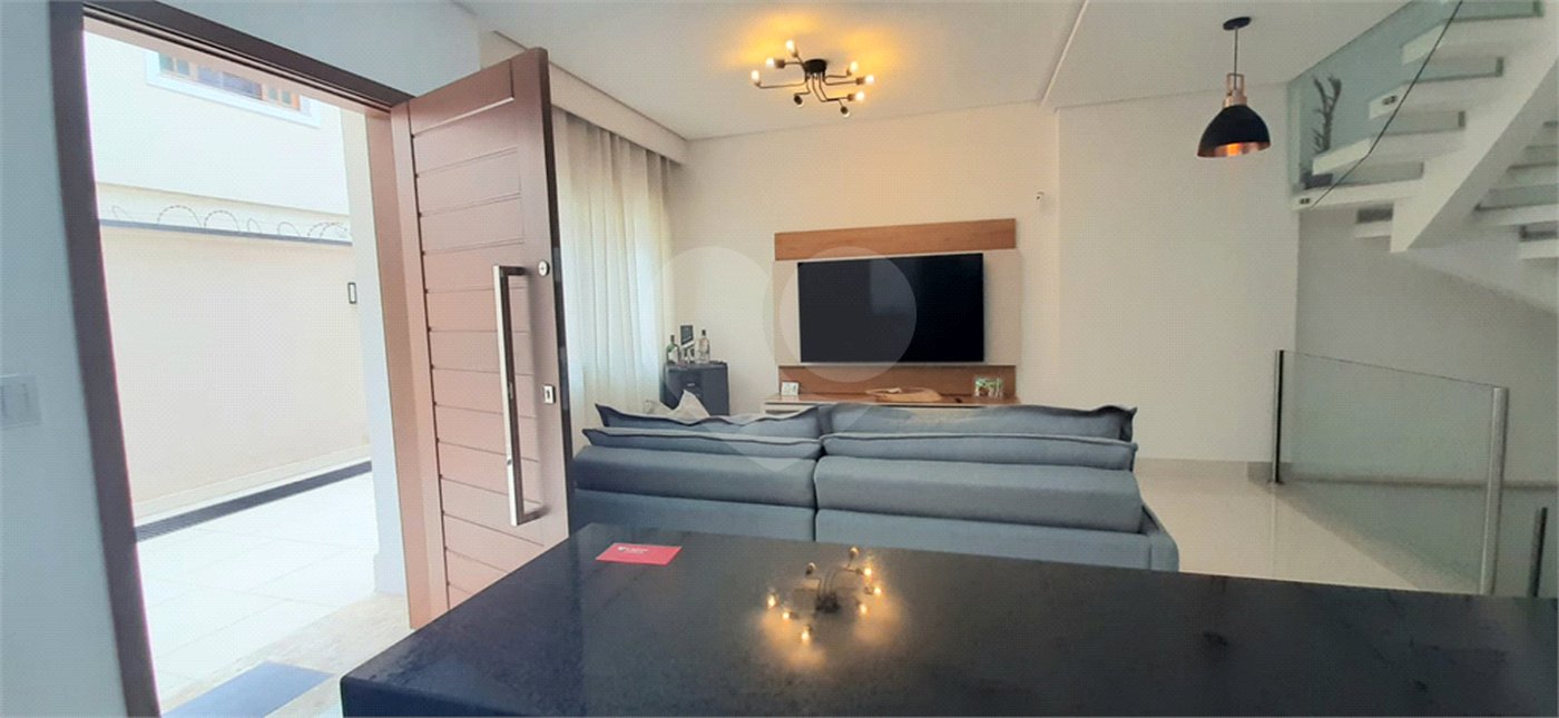 Casa à venda com 3 quartos, sendo 1 suíte, no condomínio Residencial Gran Veiga, São Paulo - SP