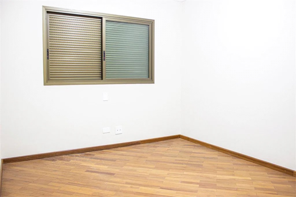 Apartamento à venda com 3 suítes em Jardim Londrina, São Paulo, SP
