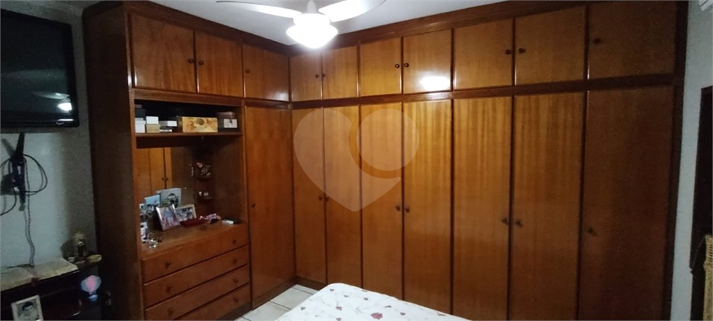 Casa à venda com 3 quartos, sendo 1 suíte, no Centro, Paranaíba, MS
