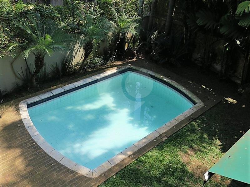 Casa à venda com 4 quartos, sendo 2 suítes, em Jardim Morumbi, São Paulo, SP