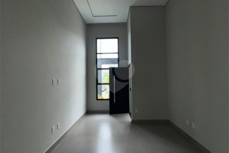 Casa à venda com 3 quartos, sendo 1 suíte, no condomínio Horto Florestal Villagio, Sorocaba - SP