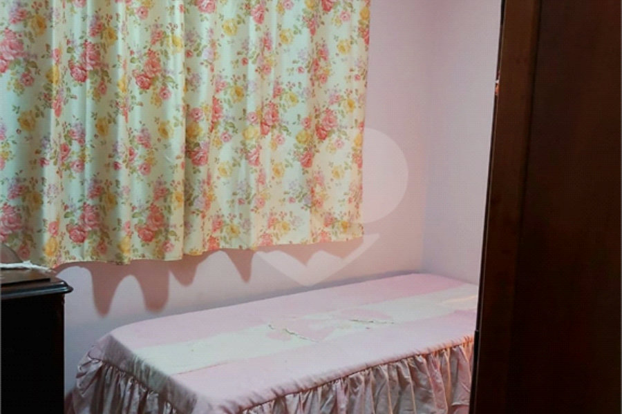 Sobrado à venda com 3 quartos, sendo 1 suíte, em Vila Irmãos Arnoni, São Paulo, SP