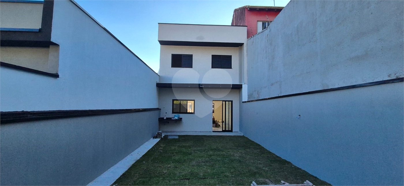 Sobrado à venda com 3 quartos, sendo 1 suíte,  em Parque Morumbi, Mogi das Cruzes, SP
