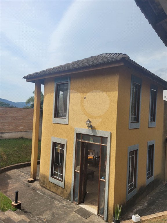 Casa à venda com 3 quartos, sendo 1 suíte, no condomínio Sausalito, Mairiporã - SP