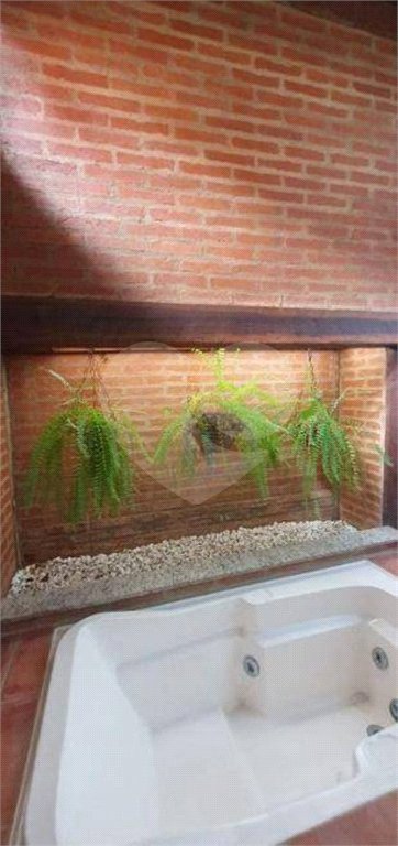 Casa à venda com 3 quartos, sendo 1 suíte, no condomínio Terras de São Francisco, Vinhedo - SP