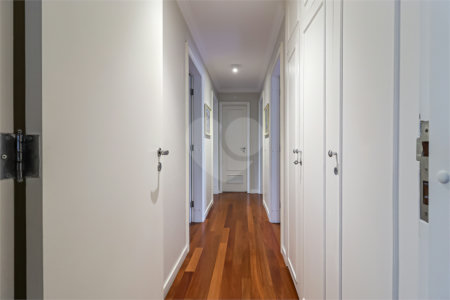 Apartamento à venda com 4 quartos, sendo 2 suítes, em Moema, São Paulo, SP