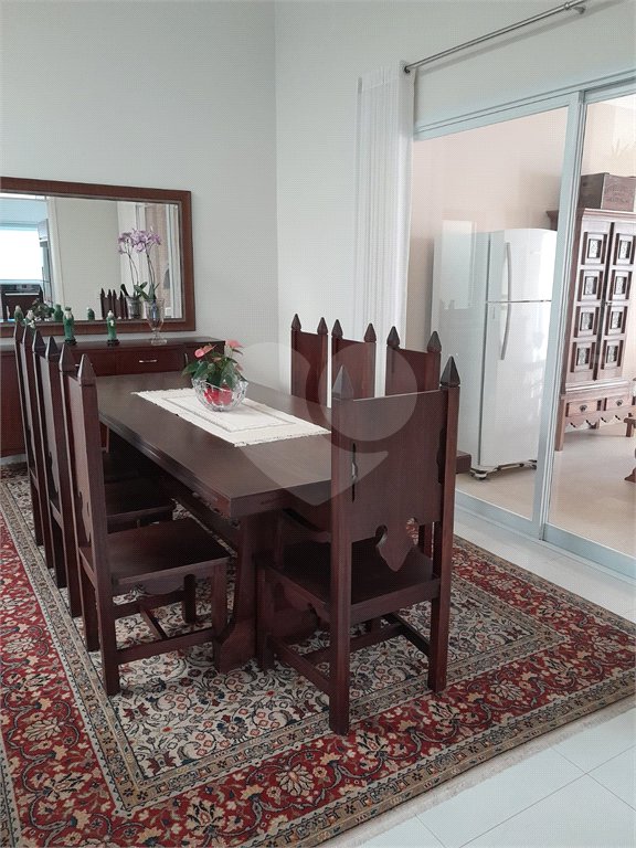 Casa à venda com 5 suítes no condomínio Ipe Velho, Vinhedo - SP