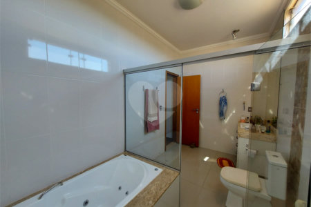 Casa à venda com 4 quartos, sendo 2 suítes, no condomínio Nascente do Jaraguá, Araraquara - SP
