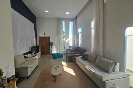 Casa à venda com 3 quartos, sendo 2 suítes, no condomínio Golden, Itapetininga - SP
