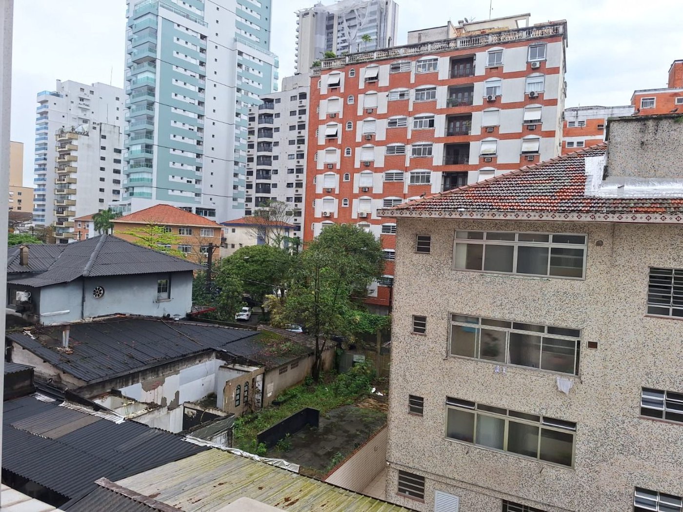Apartamento Amplo a Apenas 120 Metros da Praia – Localização Privilegiada na Ponta da Praia!