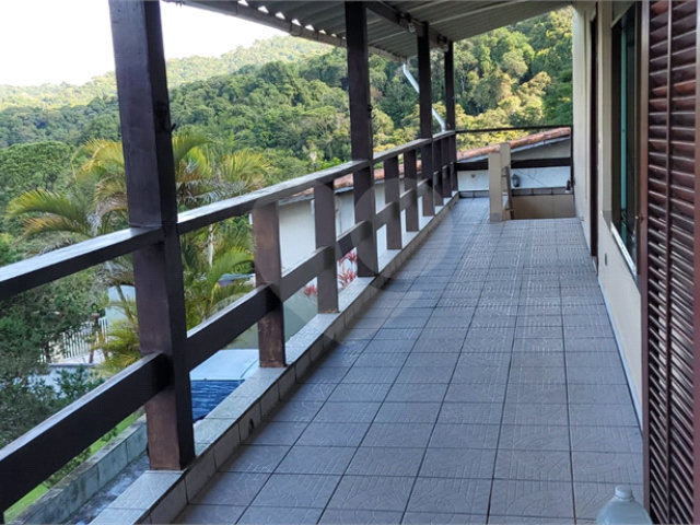 Casa à venda com 5 quartos, sendo 2 suítes,  no condomínio Alpes da Cantareira, Mairiporã - SP