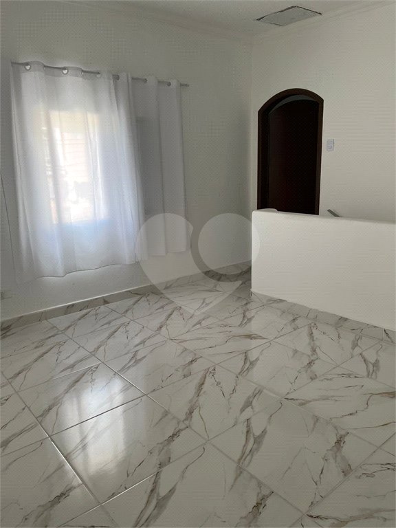 Sobrado à venda com 3 quartos em Vila Laís, São Paulo, SP