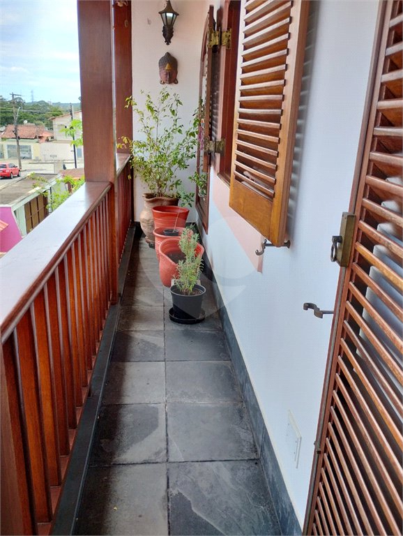 Sobrado à venda com 5 suítes em Jardim Armênia, Mogi das Cruzes, SP