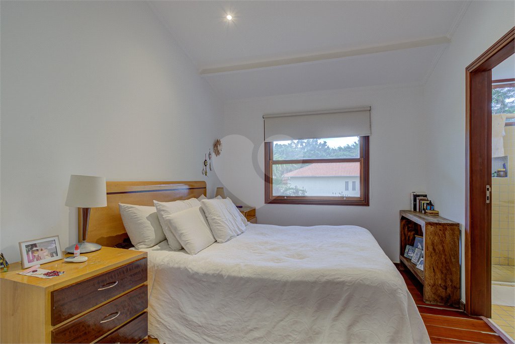 Casa à venda com 4 quartos, sendo 2 suítes, no condomínio Vila Antonieta, São Paulo - SP
