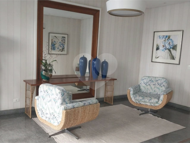 Apartamento à venda com 4 quartos, sendo 2 suítes,  em Tombo, Guarujá, SP