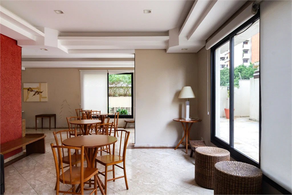 Apartamento à venda com 4 quartos, sendo 2 suítes,  em Vila Hamburguesa, São Paulo, SP