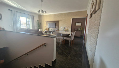 Casa à venda com 4 quartos, sendo 1 suíte,  em Jardim Planalto, Salto, SP