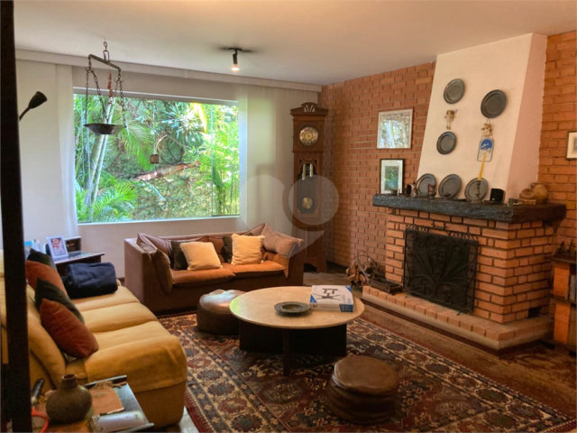 Casa à venda com 5 quartos, sendo 2 suítes,  em Jardim Marajoara, São Paulo, SP