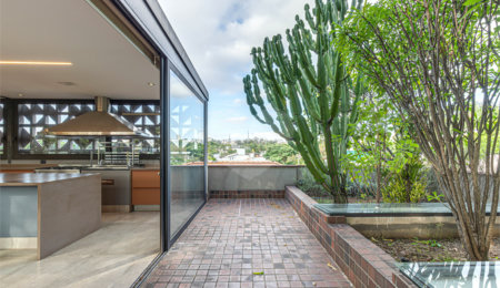 Casa à venda com 4 quartos, sendo 3 suítes,  em Vila Nova Conceição, São Paulo, SP