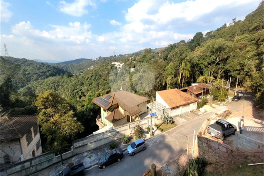 Casa à venda com 4 quartos, sendo 1 suíte, no condomínio Alpes da Cantareira, Mairiporã - SP