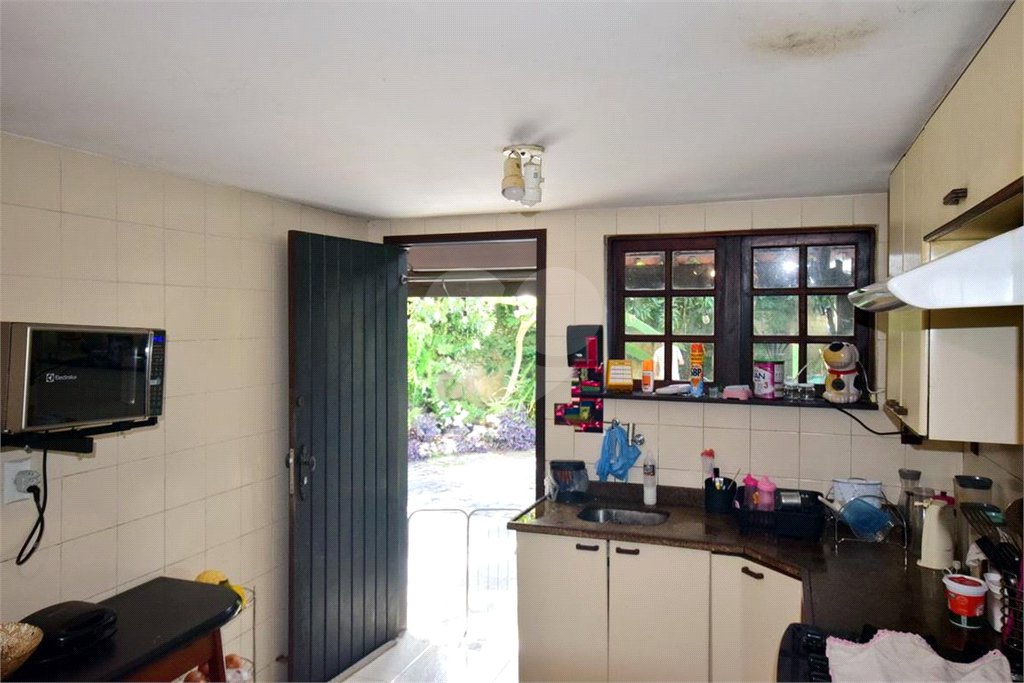 Casa à venda com 5 quartos, sendo 1 suíte, no condomínio Vivendas, Rio de Janeiro - RJ