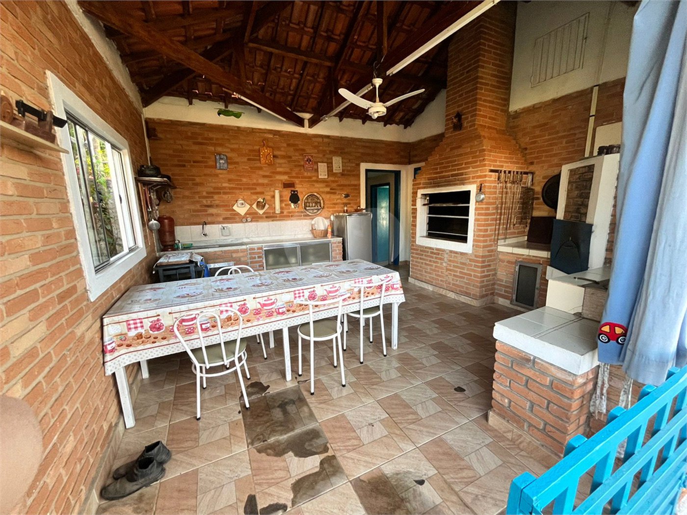 Chácara à venda com 6 quartos, sendo 1 suíte,  em Cercadinho, Alambari, SP