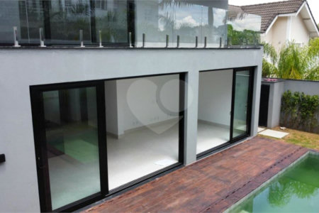 Casa à venda com 4 quartos, sendo 2 suítes, no condomínio Swiss Park, São Bernardo do Campo - SP