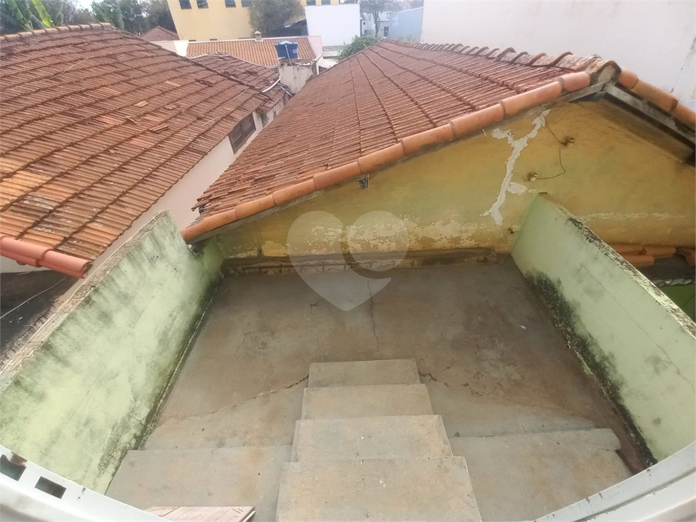 Sobrado para venda.